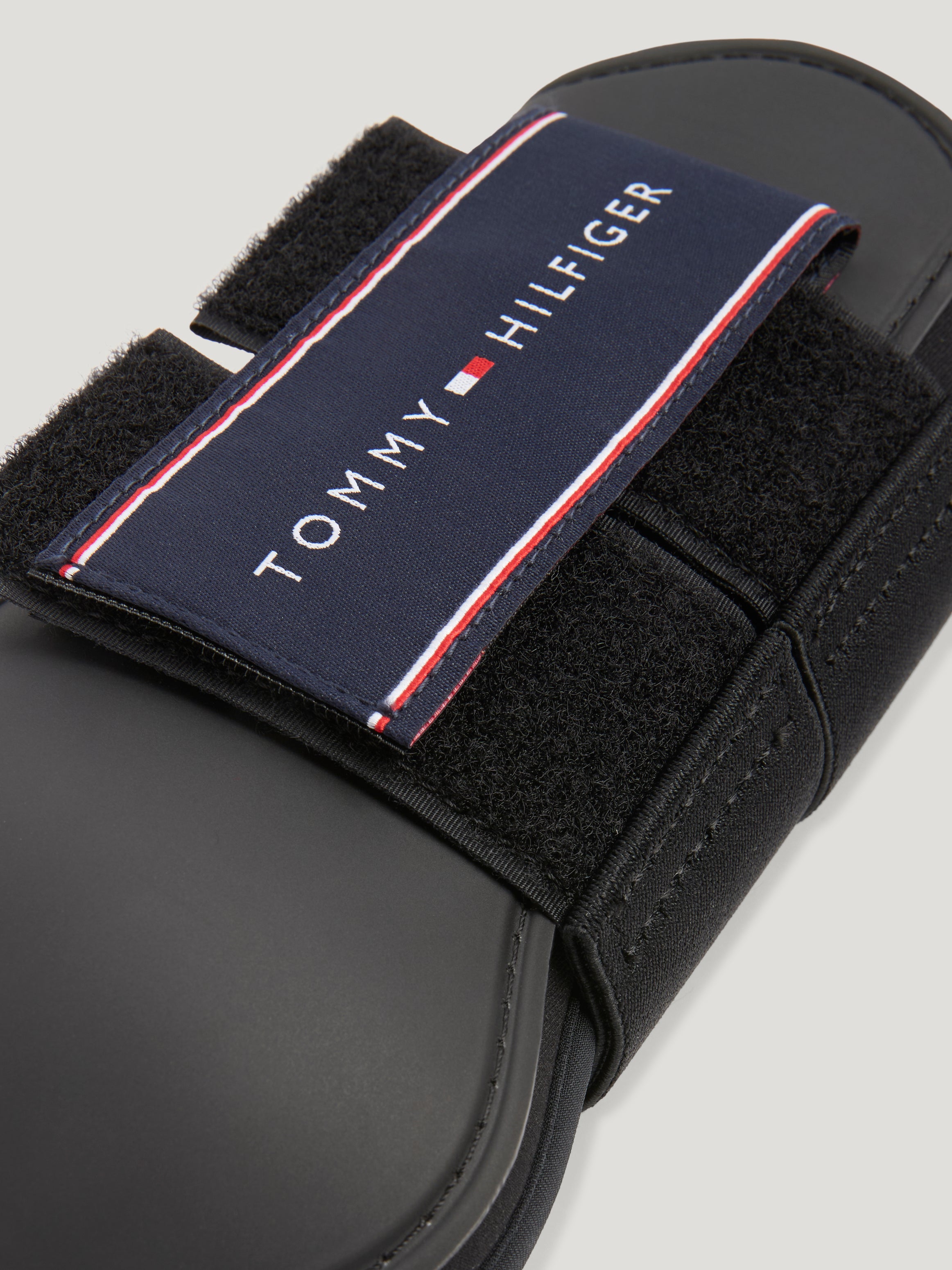 Tommy Hilfiger Champion ínvédő